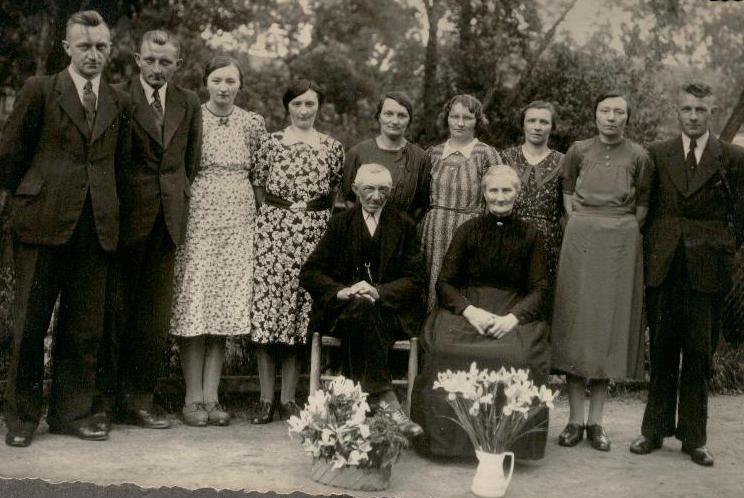 Johannes Waanders en Hendrika Tijhoff met kinderen.