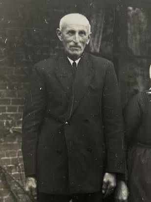 Kleinhalle, Hendrik